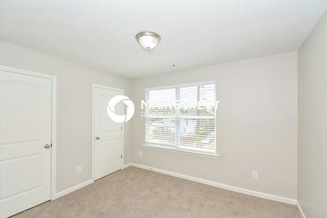 Building Photo - 3 Bedroom Pet-Friendly Home in Nashville, TN with Main Street Renewal