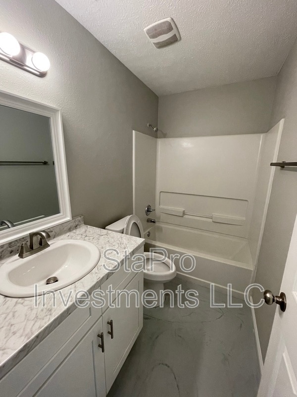 Building Photo - 106 Village Pl