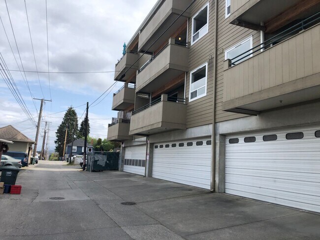 Building Photo - 3 Bed 2 Bath Condo in Bellingham near WWU