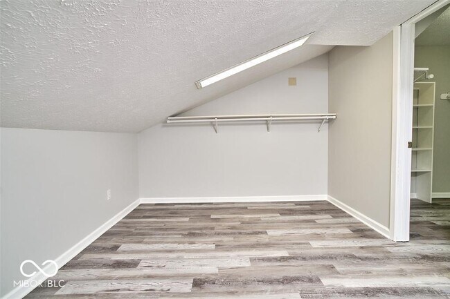 Building Photo - 9740 Lakeshore Dr E