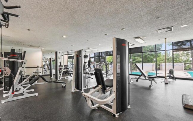 Building Photo - Bright And Spacious 2 Bed 2 Bath Condi With Balcony In Vibrant Highpointe