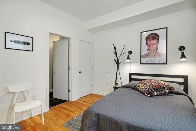 Building Photo - 1917-21 E Letterly St