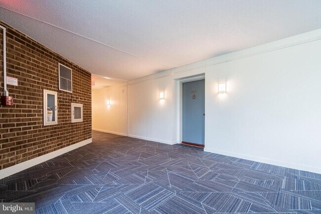 Building Photo - 805 N Howard St