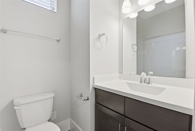 Building Photo - 819 Algona Ave