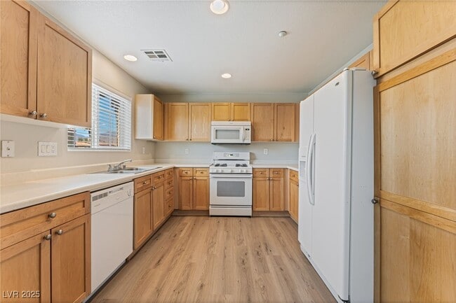 Building Photo - 9164 Enticing Ct