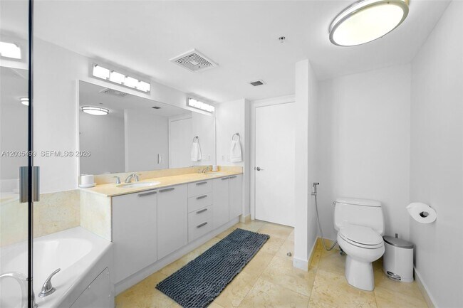 Building Photo - 16699 Collins Ave
