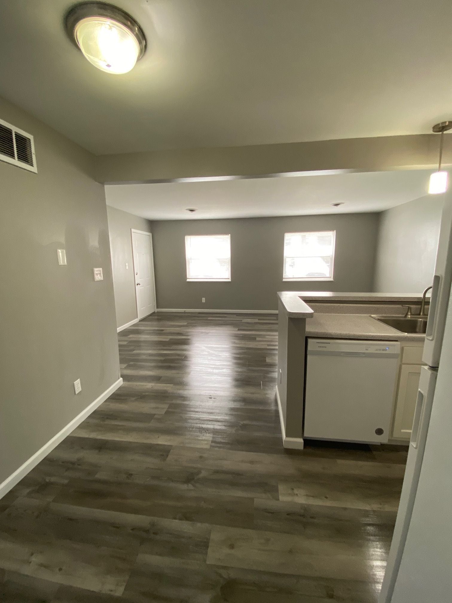 Building Photo - 109 Swan Dr