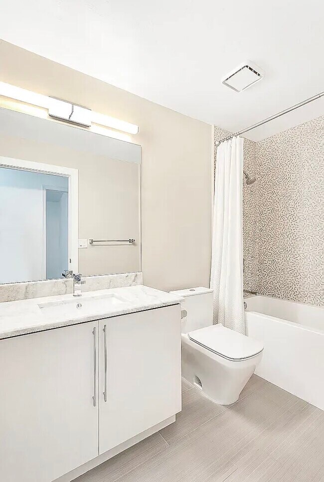 Building Photo - 13625 Admiral Ct