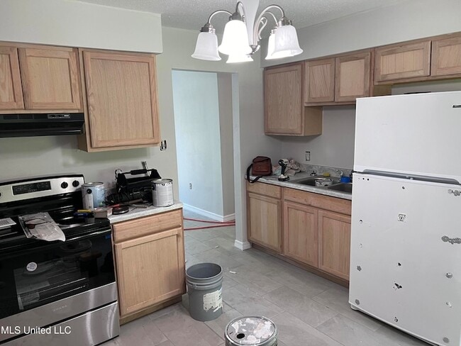 Building Photo - 102 Carson Dr