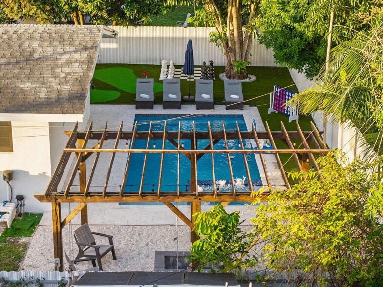 Building Photo - 17835 NE 6th Ave