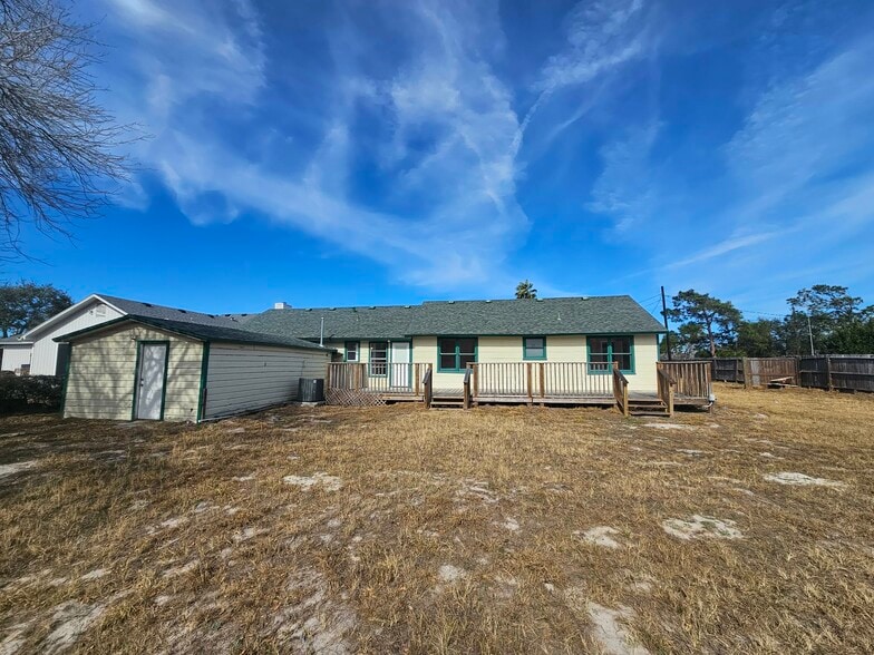 Building Photo - 513 Oakdale Dr