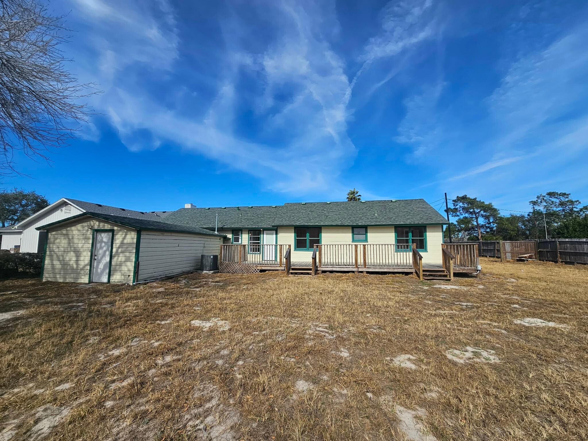 Building Photo - 513 Oakdale Dr
