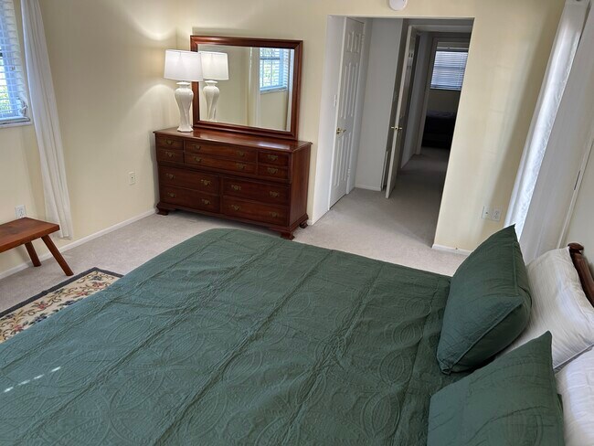 Building Photo - 1220 Lakeside Dr