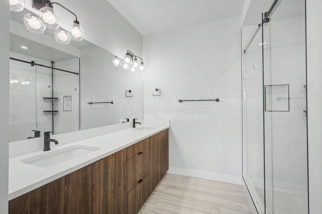 Building Photo - 4339 Kalamath St