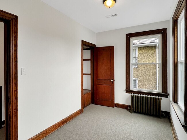 Building Photo - 2806 Hawthorne Ave