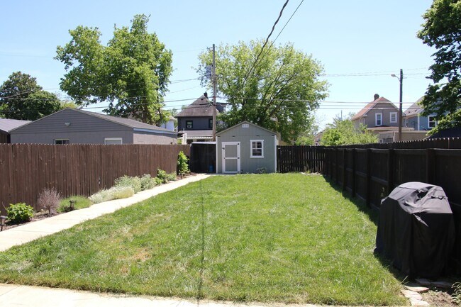 Building Photo - 723 Siebert St