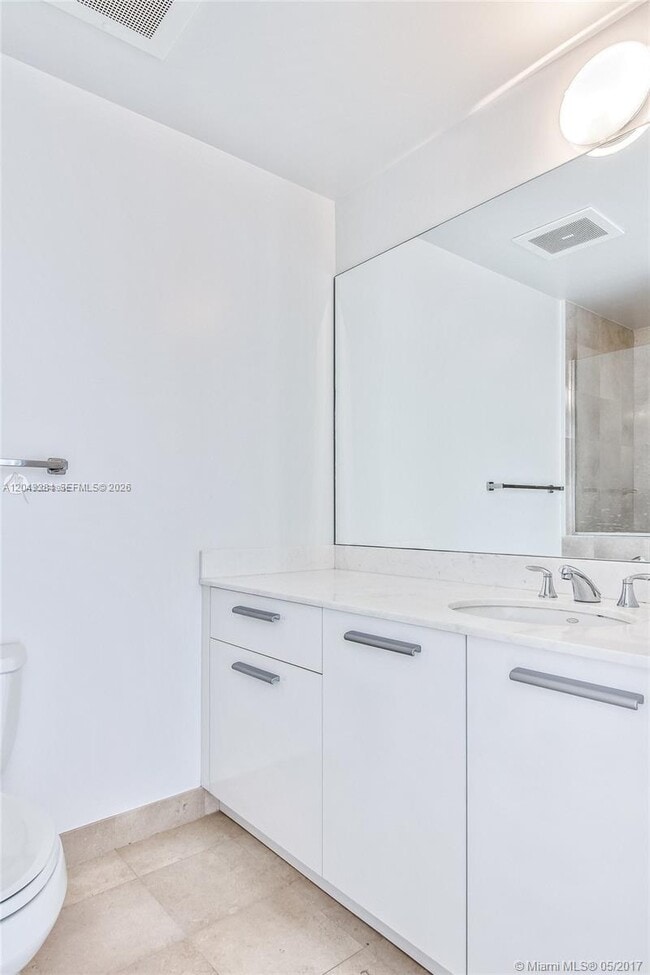 Building Photo - 1060 Brickell Ave