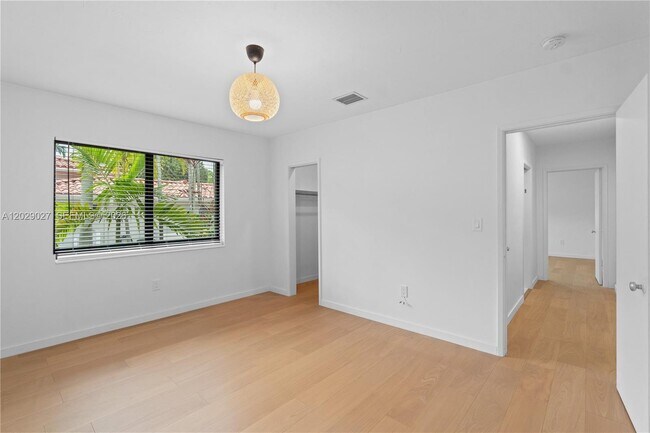 Building Photo - 517 Palermo Ave