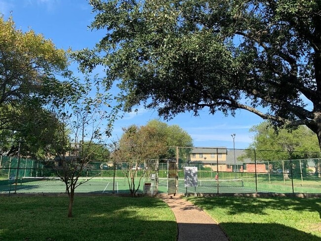 Building Photo - 9611 Blue Creek Ln