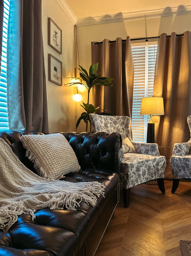 living room - 10 Riker St