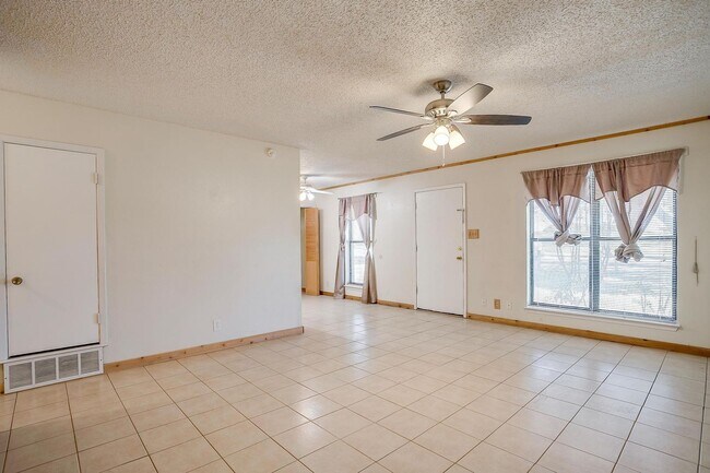 Building Photo - One Side of Very Nice Duplex West Granbury- 2 Bed, 2 Bath- 76049