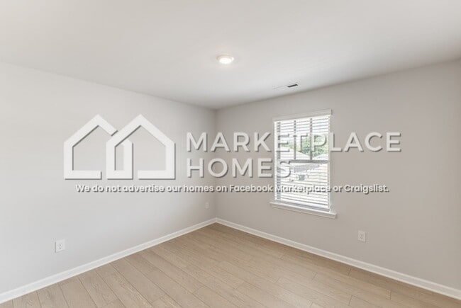 Building Photo - 212 Stockyard Cir