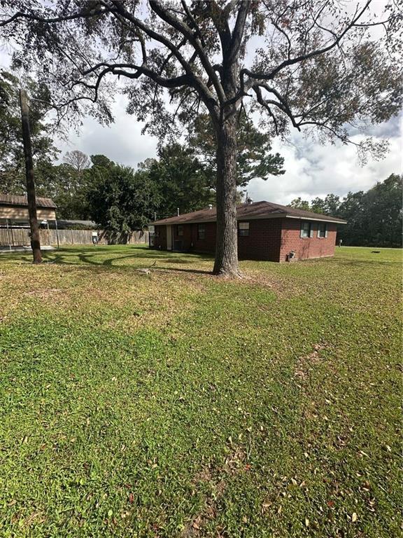 Building Photo - 706 Crescent Cir