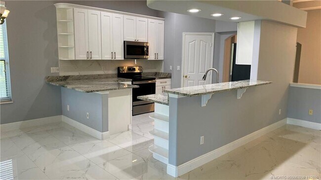 Building Photo - 4646 NW Wandering Oak Ct