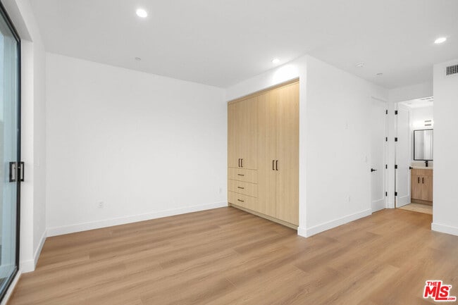 Building Photo - 1649 Selby Ave