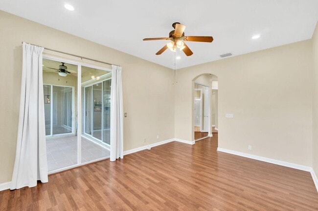 Building Photo - 8035 NW 127th Ln