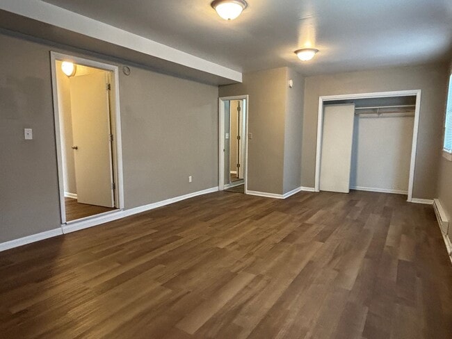 Building Photo - 4 Bed, 1.5 Bath Pet-Friendly Home with Fully Fenced Backyard