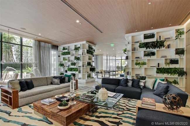 Building Photo - 55 SW 9th St