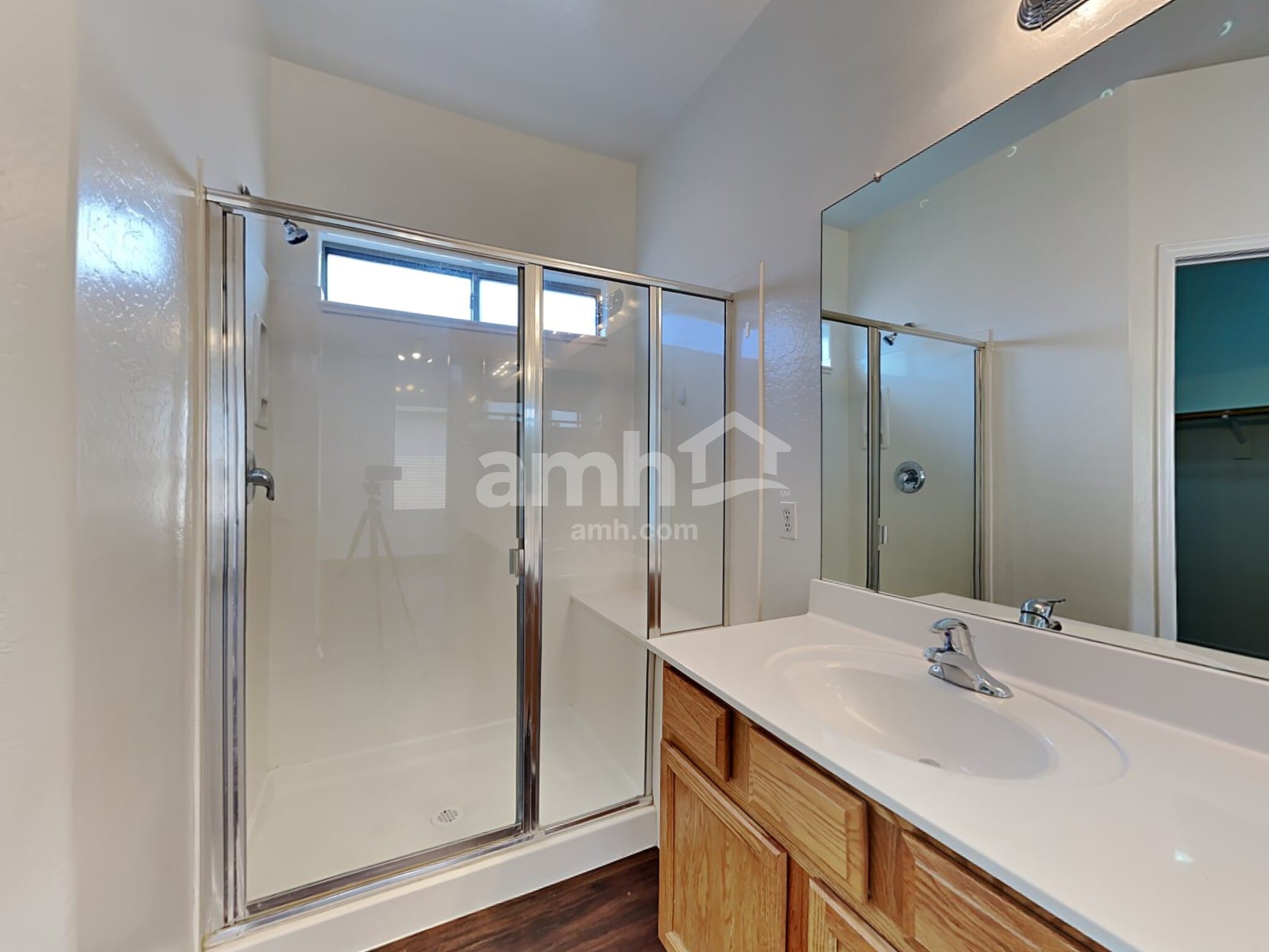 Building Photo - 8829 W Hilton Ave