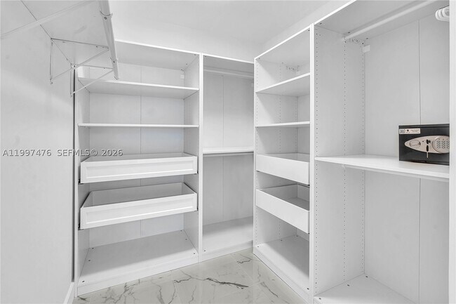 Building Photo - 17375 Collins Ave