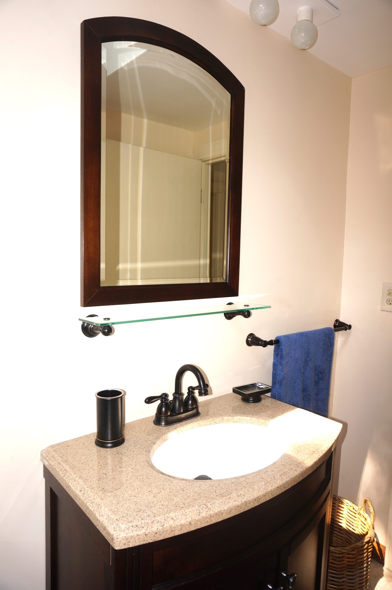 Building Photo - 18 Pequot Rd