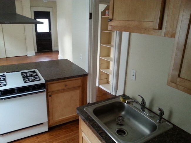 Building Photo - 158 Roswell Ave