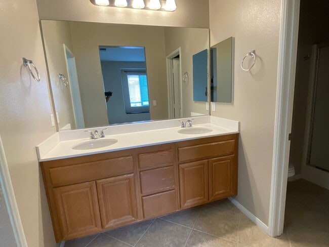 Building Photo - Well Kept 2 Bedroom townhome in San Marcos