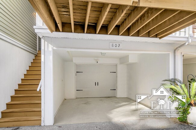 Building Photo - Charming Townhouse Near the Heart of Charleston – Comfort & Convenience in One!