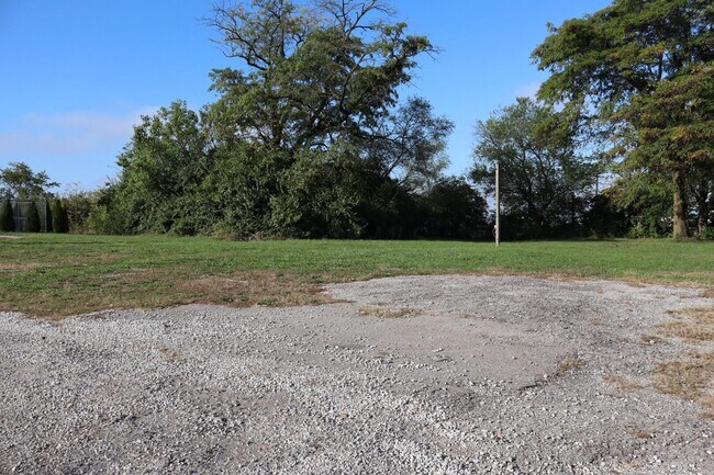 Building Photo - 2233 Groveport Rd