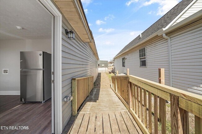 Building Photo - 216 Dameron Ave