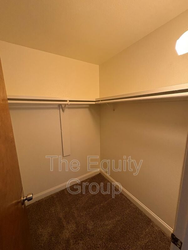 Building Photo - 1748 E Laura Ave
