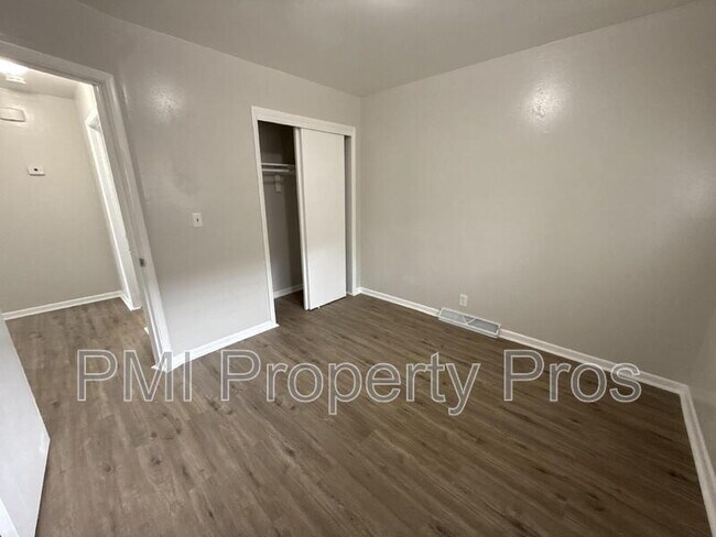 Building Photo - 7701 W Hampton Ave