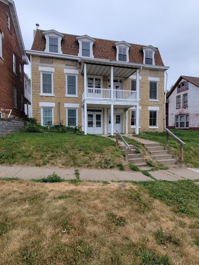 Building Photo - 757 W 3rd St