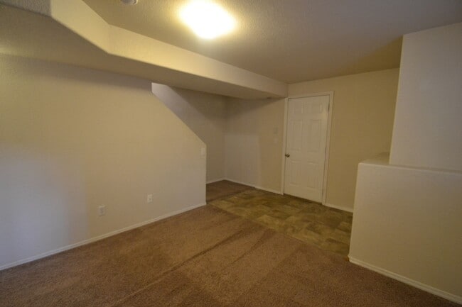 Building Photo - Corner 3 bed, 2.5 Bath Townhome in Distric...