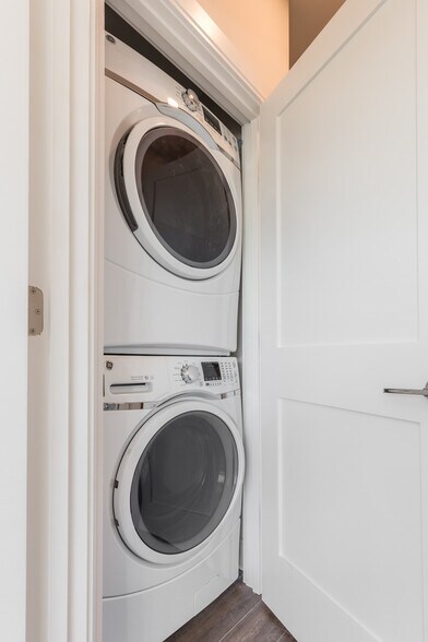 Building Photo - 139 Marcella St