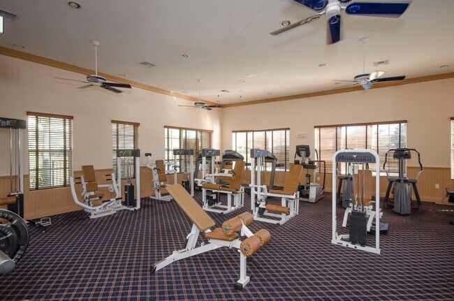 Building Photo - 11860 Valencia Gardens Ave