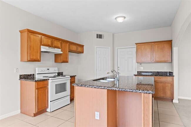 Building Photo - 4444 Victory Dr