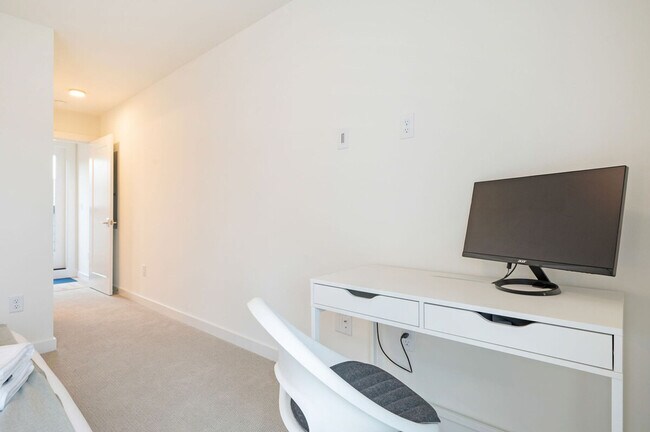 Building Photo - 4453 Aurora Ave N