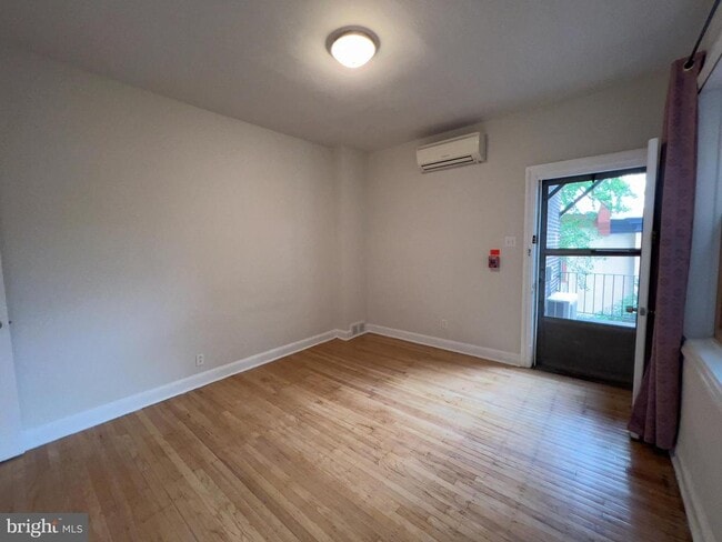 Building Photo - 2038 Locust St