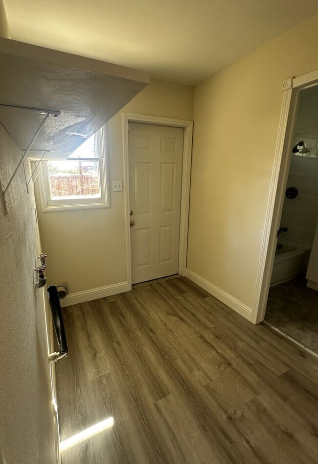 Building Photo - Charming 2/1 with bonus room on HWY 32